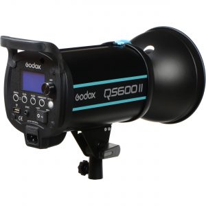Đèn flash Godox QS600II với thiết kế nhỏ gọn tiện lợi phù hợp với studio lẫn ngoài trời