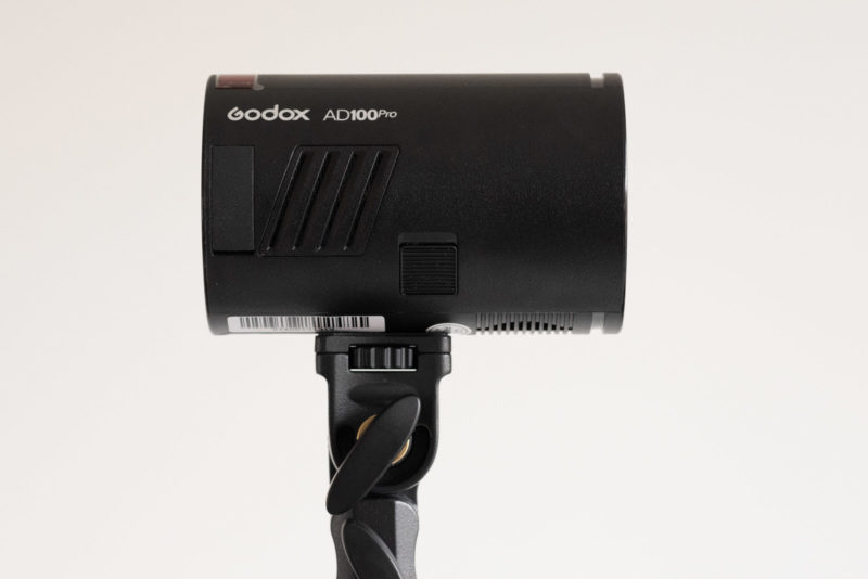Godox AD100 Pro có thiết kế nhỏ gọn